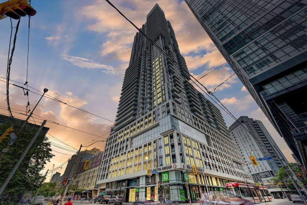 Elegant Condo Near Eaton Centre Mall Toronto Exterior foto